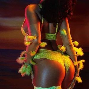 Meet your Posher, Monica